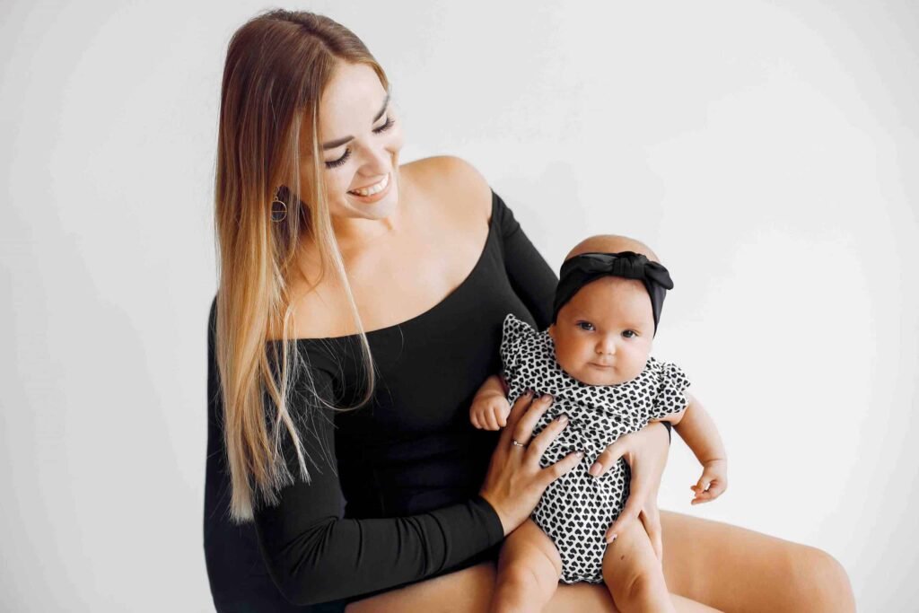 10 Adorable Outfits for Newborn Family Photo Shoots