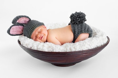 10 Creative Newborn Photography Ideas to Try at Home