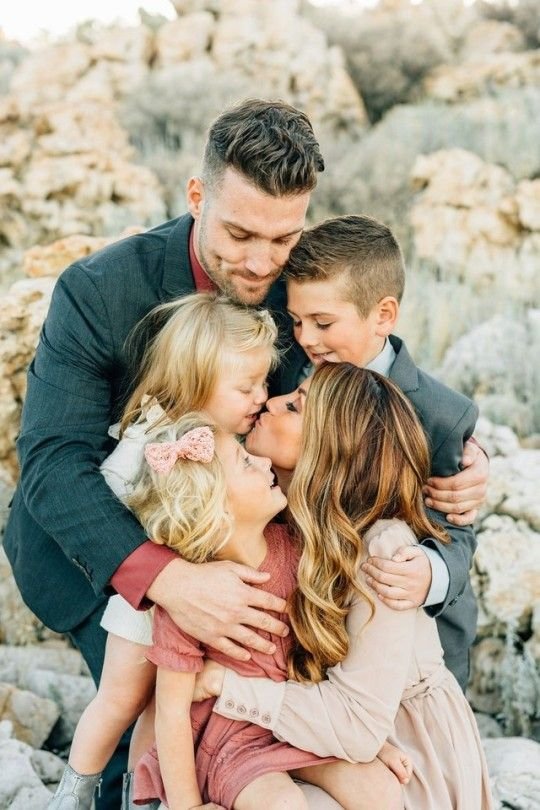 10 Stunning Photography Poses for a Family of 5