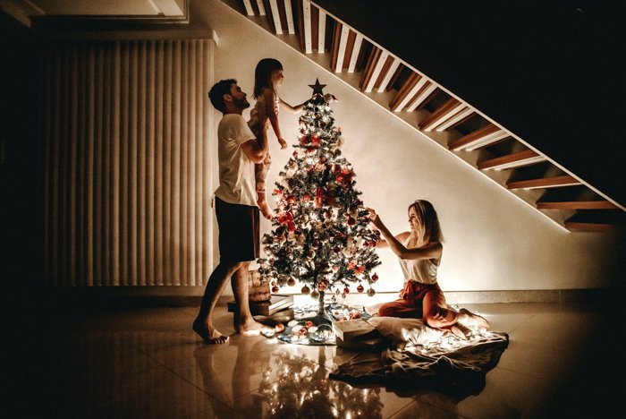 15 Creative Christmas Photo Ideas to Capture the Holiday Spirit