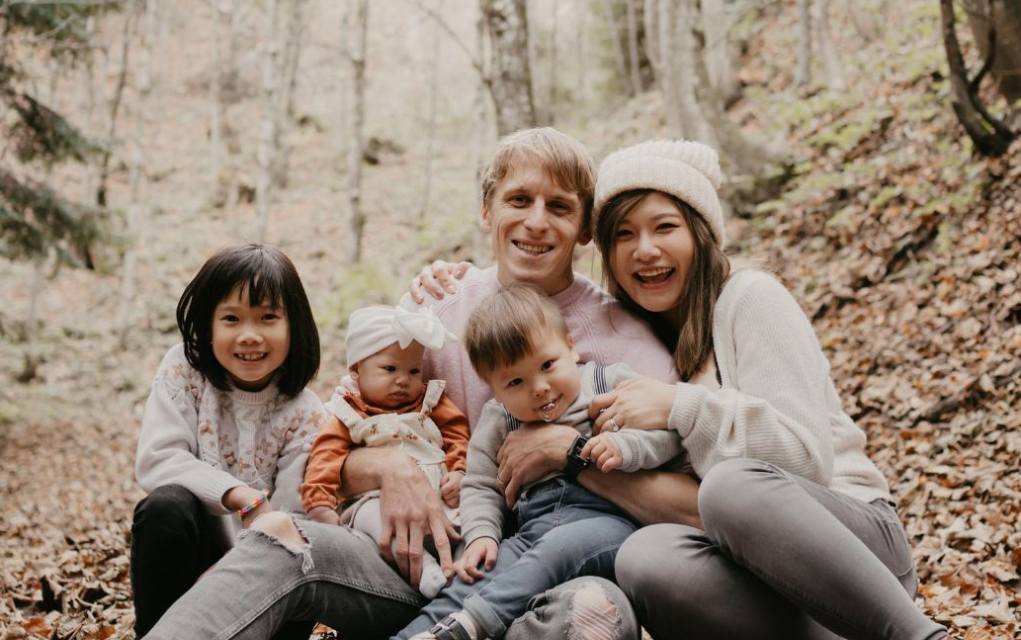Captivating Family Photo Shoot Ideas to Capture Precious Moments