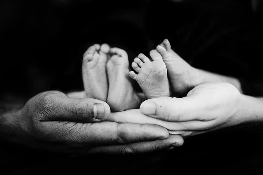 Capturing Love: Newborn Photography with Parents’ Hands