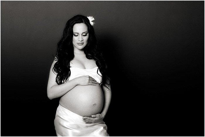 Capturing the Beauty of Motherhood: Finding the Perfect Maternity Photo Studio Near Me