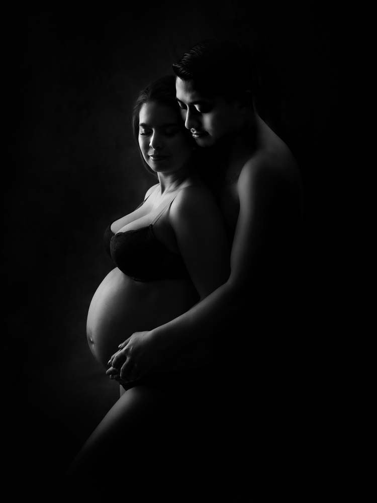 Capturing the Glow: Creating the Perfect Maternity Photo Album