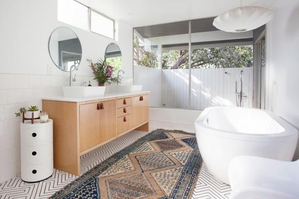 Explore Stunning Large Bathroom Ideas in Our Photo Gallery