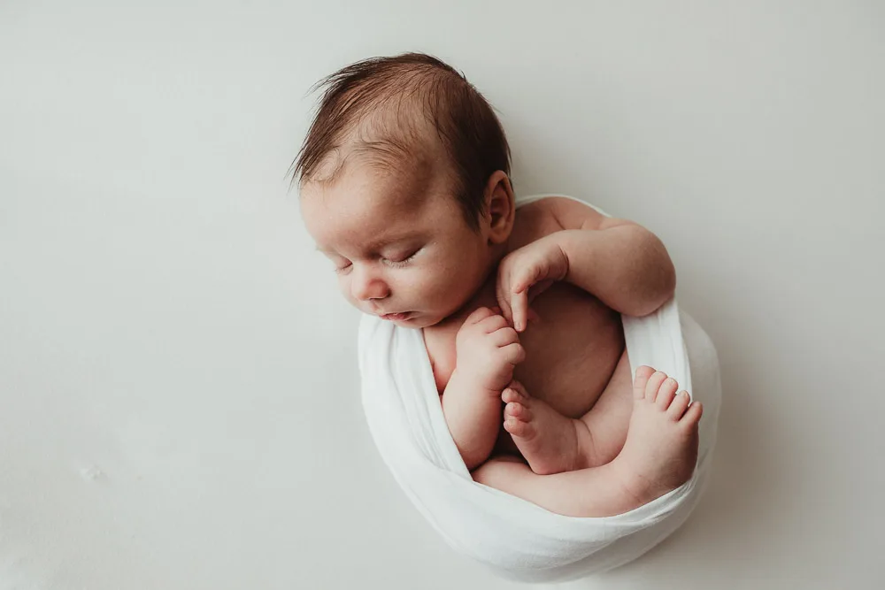 Mastering Newborn Photography: Essential Guide on How to Wrap Your Little One