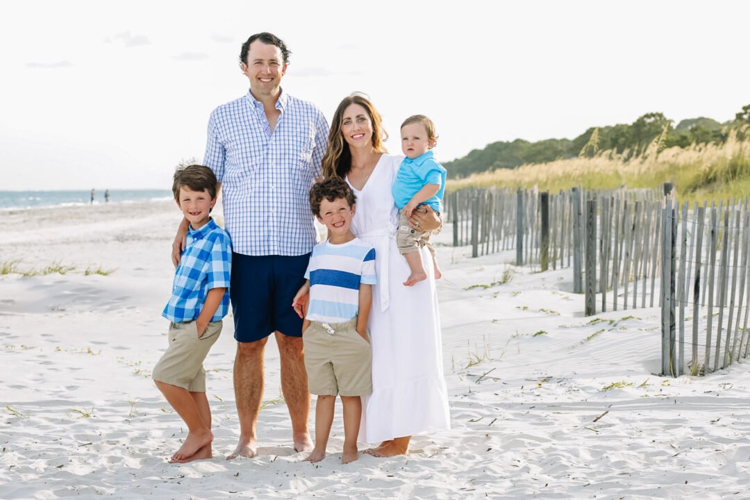 Mastering the Art of Coordinating Outfits for Your Family Photo Shoot
