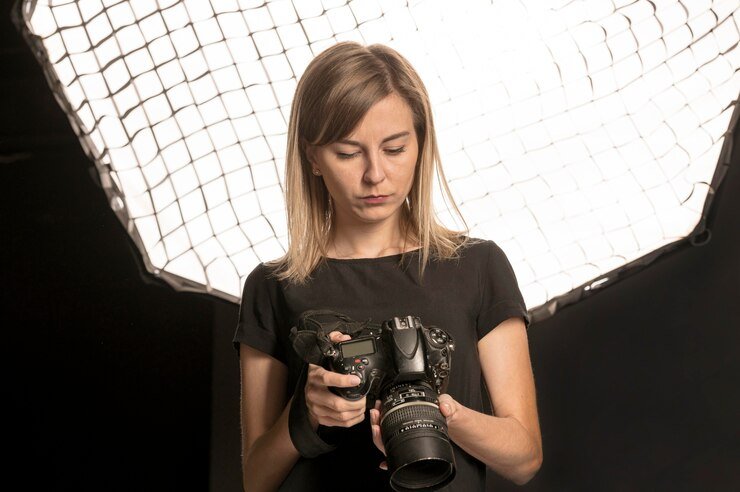 Mastering the Lens: Unlocking Success with a Photography Business Course