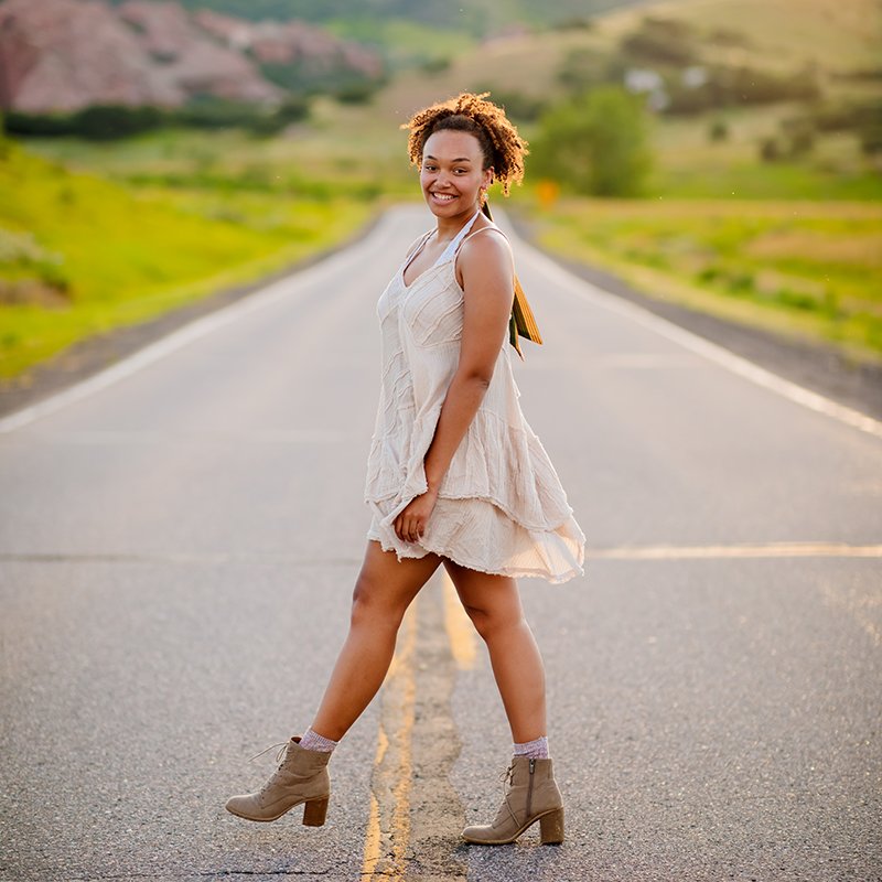 Senior Photo Outfit Ideas: Stylish Looks for Your Graduation Shoot